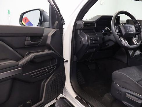 Used 2025 Toyota 4Runner SR5 AWD/4WD image 8