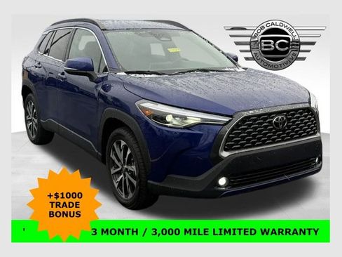 Used 2024 Toyota Corolla Cross XLE image 1