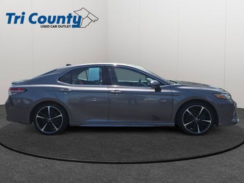 Used 2019 Toyota Camry XSE w/ Navigation Package FWD image 9