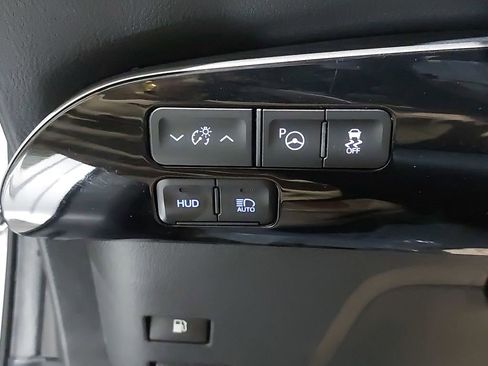 Used 2020 Toyota Prius XLE w/ Advanced Technology Package FWD image 26