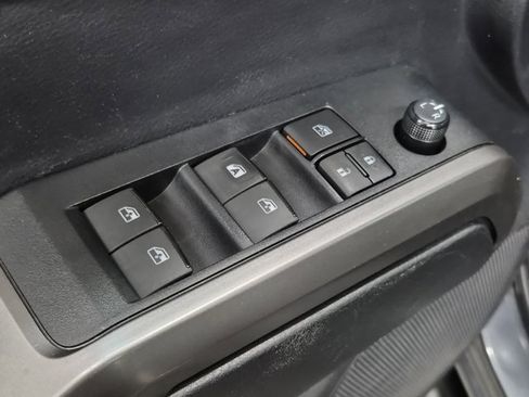 Used 2020 Toyota Tacoma 2WD Double Cab image 18