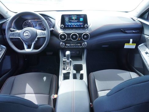 Certified 2025 Nissan Sentra SR FWD image 11