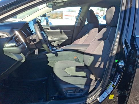 Used 2021 Toyota Camry LE image 10