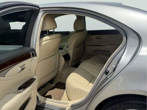 Used 2016 Lexus LS 460 w/ Comfort Package RWD image 37