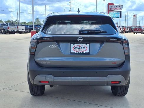Used 2025 Nissan Kicks SR FWD image 7