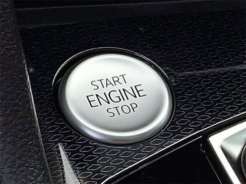 New 2025 Volkswagen Taos SE image 20