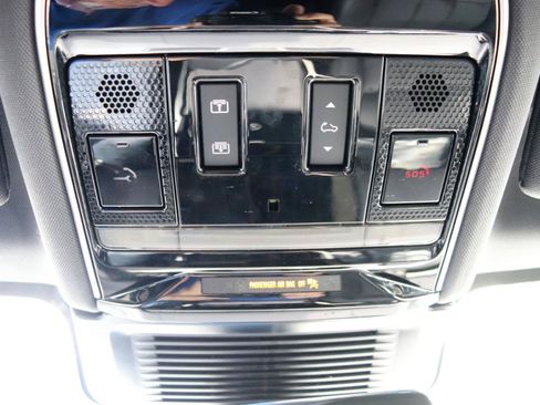 Used 2025 Land Rover Range Rover Sport SE AWD/4WD image 50