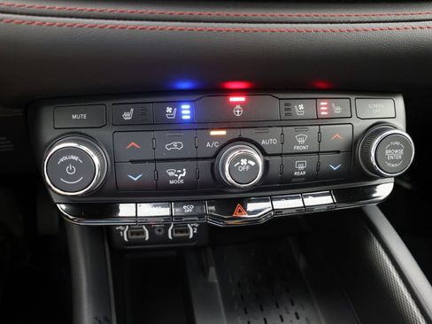 Used 2025 Dodge Durango R/T w/ Blacktop Package AWD/4WD image 31