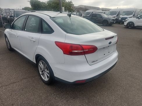 Used 2018 Ford Focus SE FWD image 11