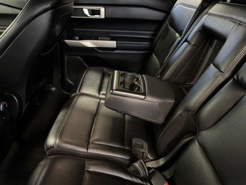 Used 2020 Ford Explorer XLT w/ Equipment Group 202A AWD/4WD image 36