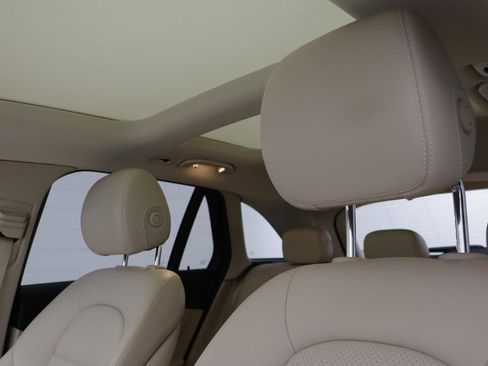 Used 2021 Mercedes-Benz GLC 300 4MATIC image 15