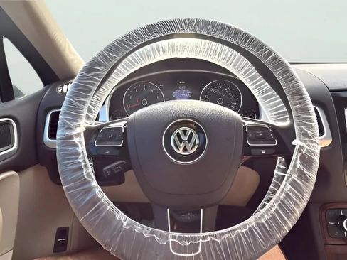 Used 2012 Volkswagen Touareg Executive AWD/4WD image 14