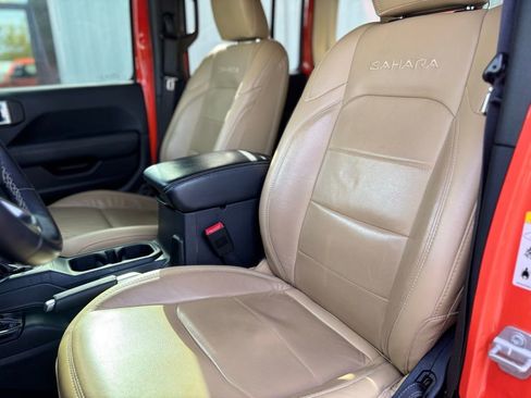 Used 2018 Jeep Wrangler Unlimited Sahara image 11