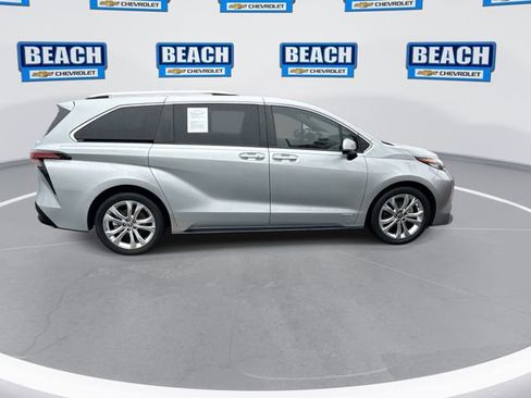 Used 2021 Toyota Sienna Platinum image 9