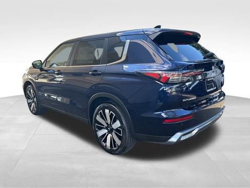 New 2025 Mitsubishi Outlander SE image 4