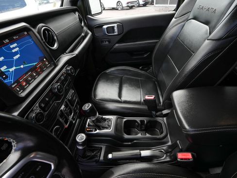 Used 2021 Jeep Wrangler Unlimited Sahara w/ Cold Weather Group AWD/4WD image 33