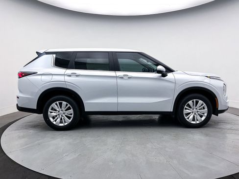New 2025 Mitsubishi Outlander ES image 8