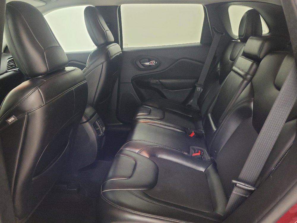 Used 2019 Jeep Cherokee Latitude Plus FWD image 18