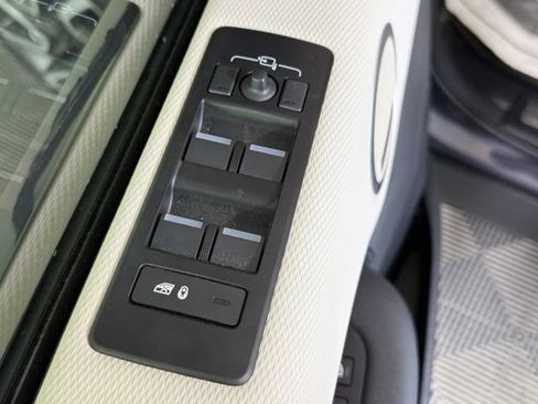 Used 2025 Land Rover Discovery Dynamic SE AWD/4WD image 30