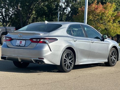 Used 2021 Toyota Camry SE FWD image 4