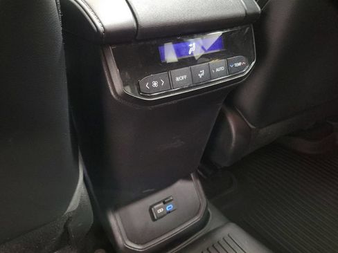Used 2022 Toyota Highlander XLE AWD/4WD image 33