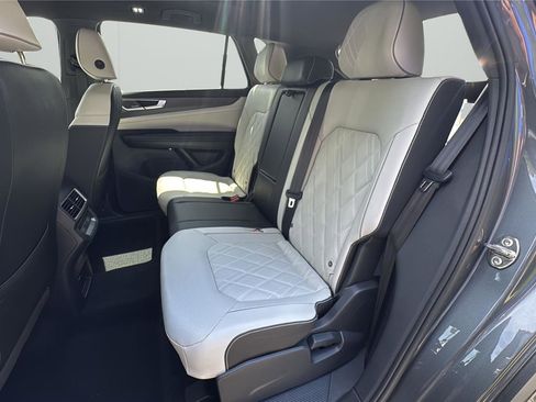 Used 2025 Volkswagen Atlas Cross Sport SEL Premium R-Line image 11