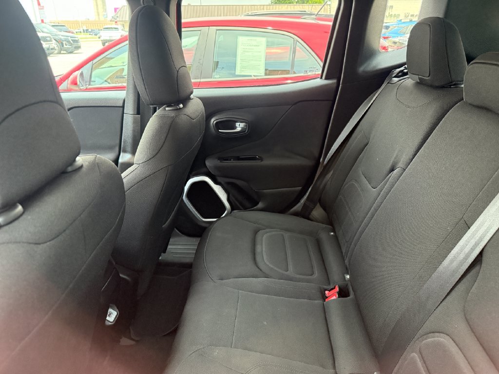 Used 2018 Jeep Renegade Latitude FWD image 15