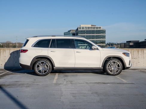 Used 2025 Mercedes-Benz GLS 450 4MATIC image 6