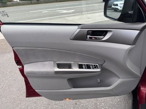 Used 2010 Subaru Forester 2.5X Premium image 31