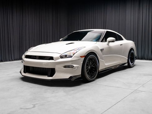 Used 2024 Nissan GT-R Premium w/ Premium Interior Package AWD/4WD image 27
