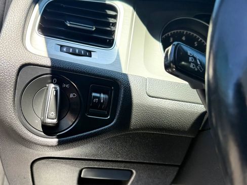 Used 2015 Volkswagen Golf S FWD image 20