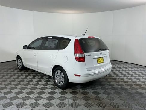 Used 2011 Hyundai Elantra GLS image 7