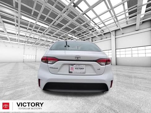 Used 2024 Toyota Corolla LE FWD image 5