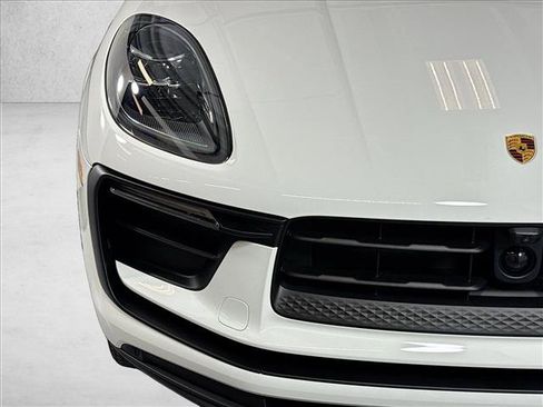Certified 2026 Porsche Macan AWD/4WD image 27