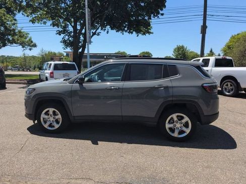 Used 2024 Jeep Compass Latitude w/ Convenience Group AWD/4WD image 6