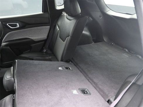 Used 2024 Jeep Compass Latitude image 21