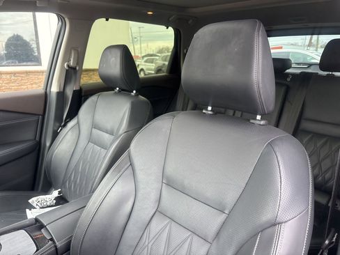 Used 2023 Nissan Rogue Platinum w/ Platinum Premium Package image 3