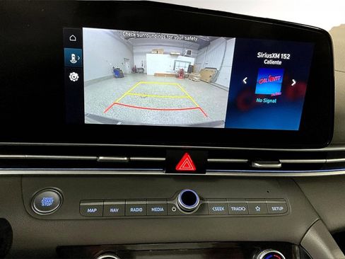 Used 2024 Hyundai Elantra SEL image 14