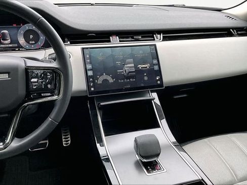 Used 2024 Land Rover Range Rover Evoque Dynamic SE image 9