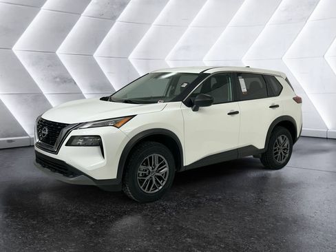 Used 2023 Nissan Rogue S AWD/4WD image 3