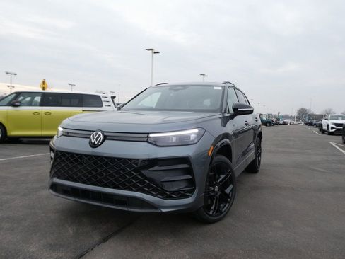 New 2026 Volkswagen Tiguan SE R-Line AWD/4WD image 38