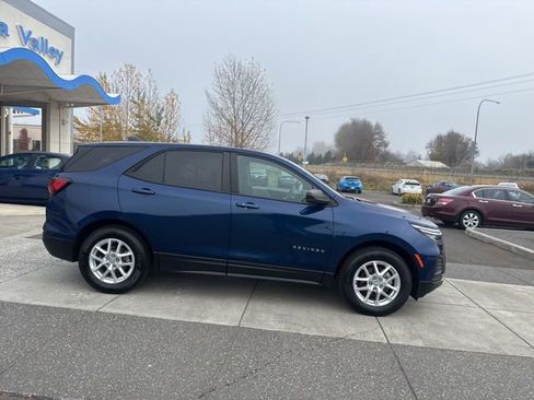 Used 2022 Chevrolet Equinox LS w/ LS Convenience Package AWD/4WD image 1
