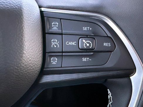 New 2025 Jeep Grand Cherokee 4WD image 17