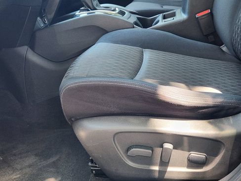 Used 2017 Nissan Rogue SV FWD image 24