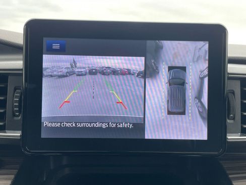 Used 2023 Ford Explorer Limited image 17