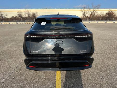 Used 2023 Nissan Ariya AWD image 2