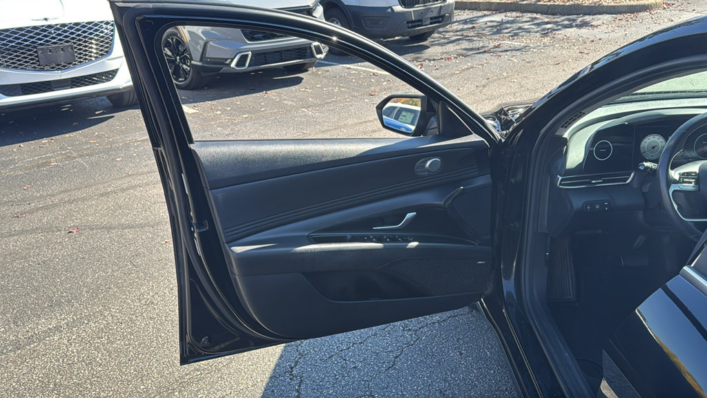 Used 2021 Hyundai Elantra Limited w/ Cargo Package FWD image 15