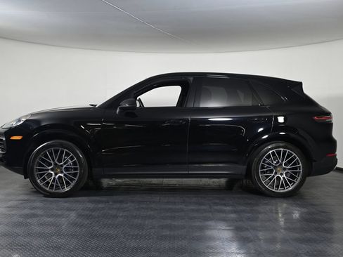 Certified 2021 Porsche Cayenne AWD/4WD image 2