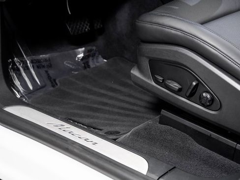 Used 2025 Porsche Macan Electric image 11