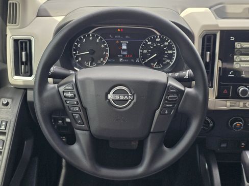 Certified 2025 Nissan Frontier SV AWD/4WD image 16